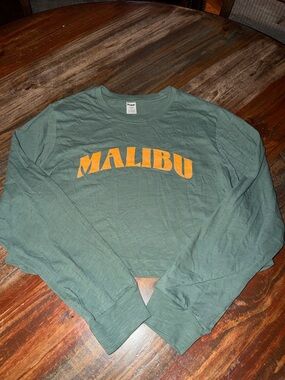 PINK Victoria's Secret Green Long-Sleeve Crop Top with Orange 'MALIBU' Print.